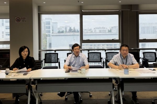 三人_副本.jpg 三人_副本.jpg